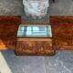 élégante table basse en loupe d'orme 1970