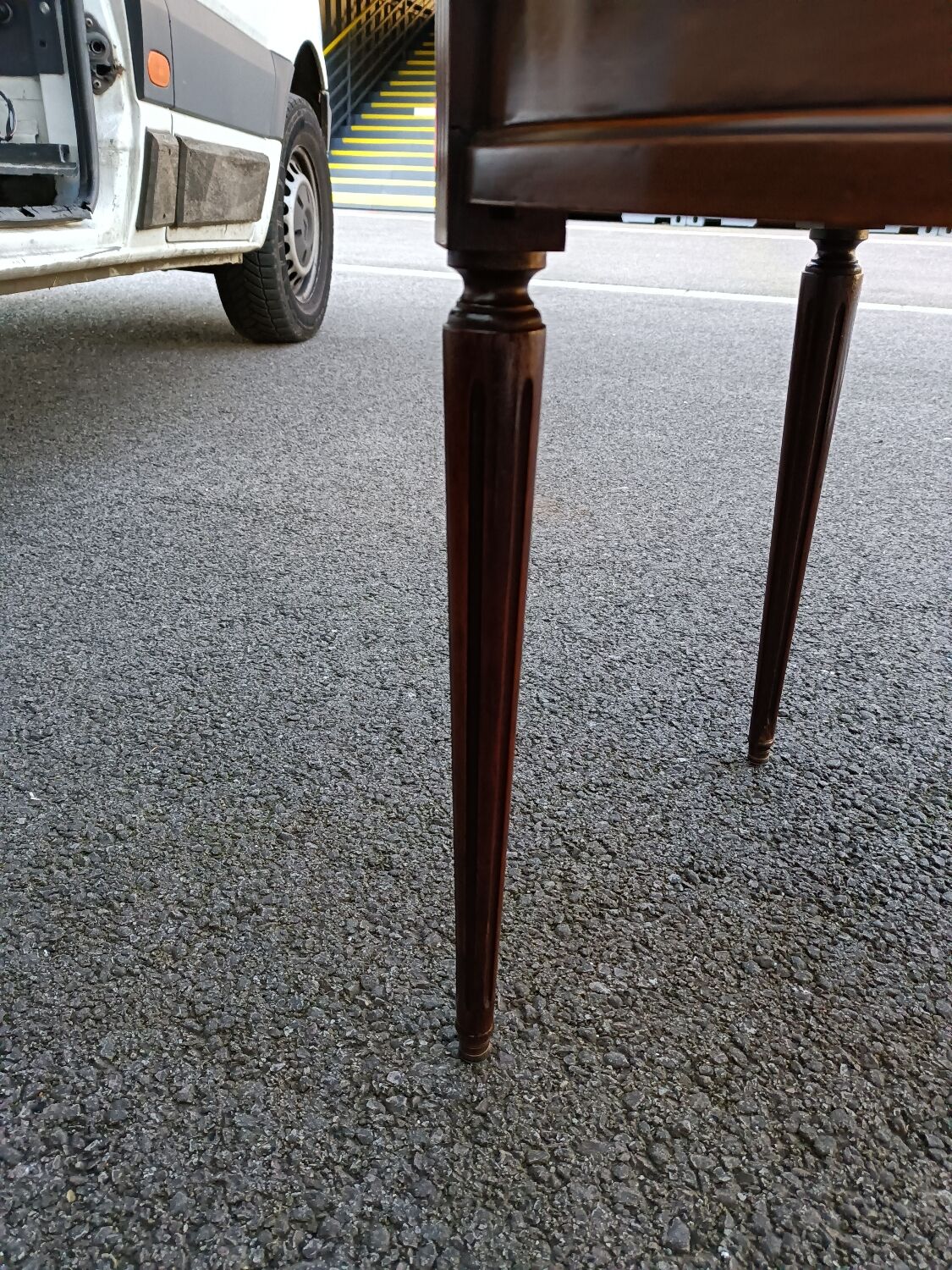 Table bouillotte style Louis XVI marble top