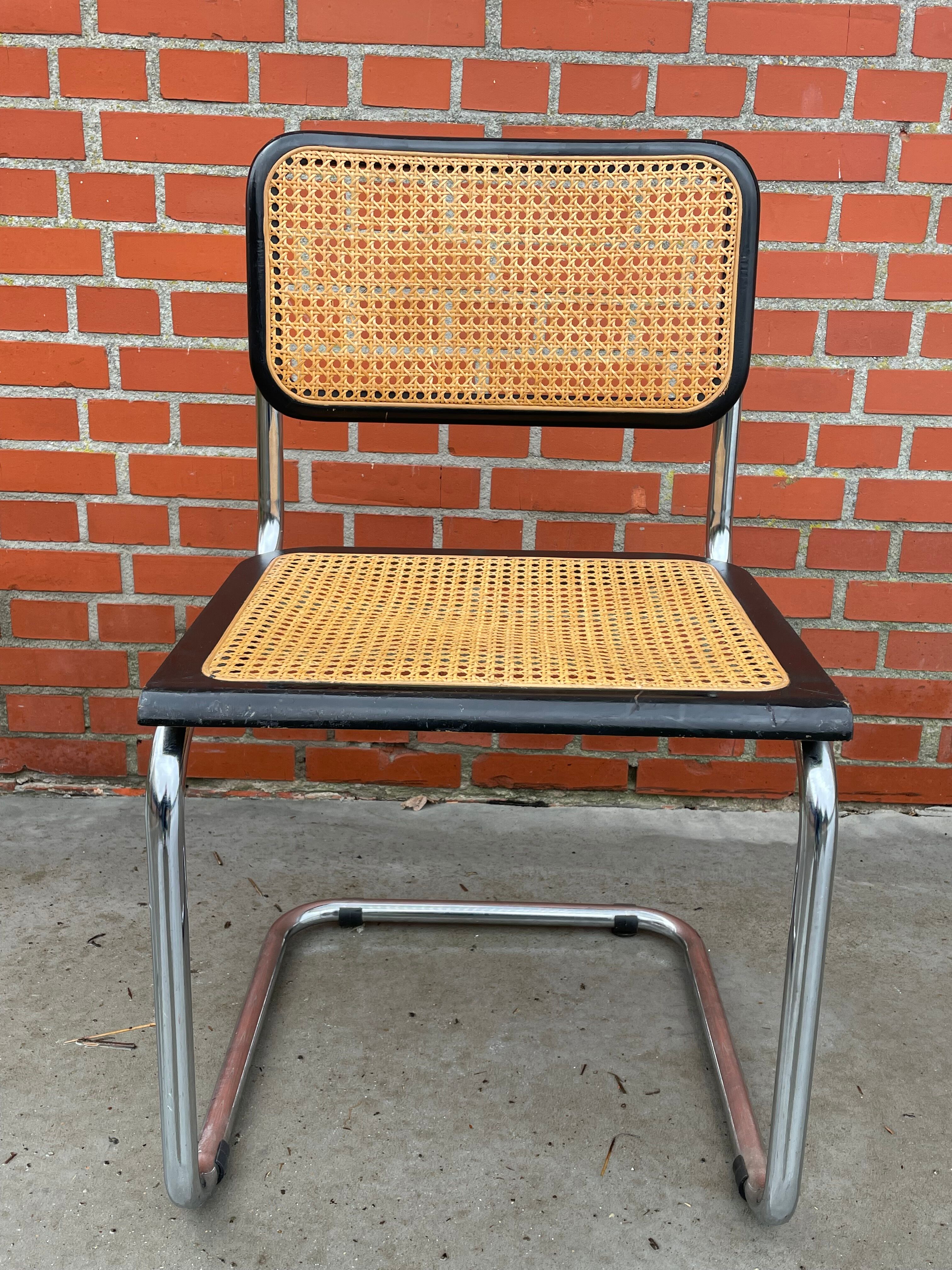 Set of 4 vintage chairs model Cesca B32 in black and chrome