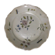 Assiette en faïence à décor de fleurs champêtre