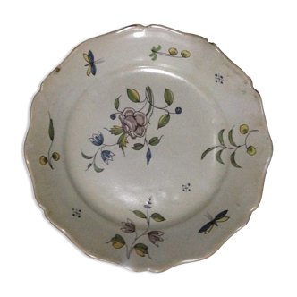 Assiette en faïence à décor de fleurs champêtre