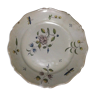 Plate to country setting of flowers