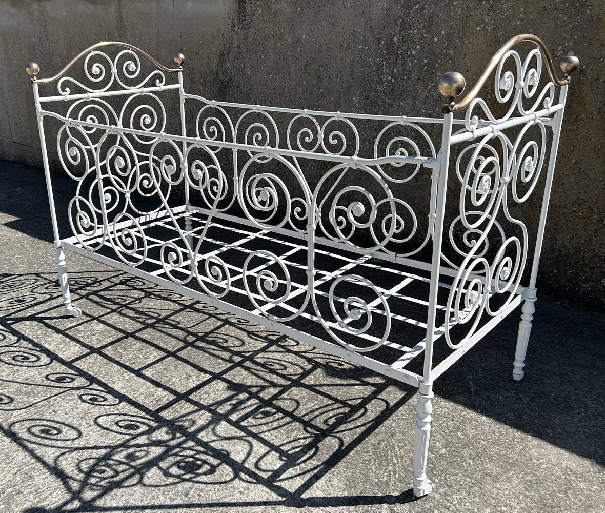 Lit banquette, wrought iron and copper, romantic Napoleonic III style, late 19th century.