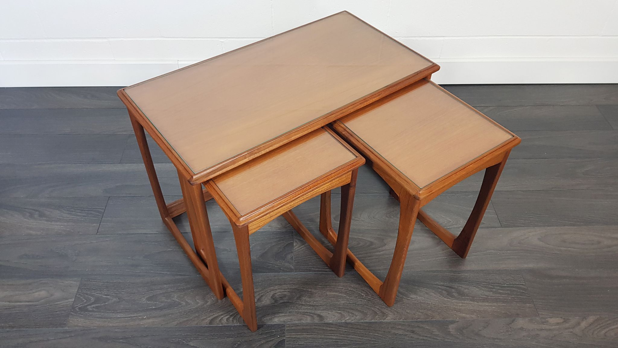 Tables gigognes des années 1960