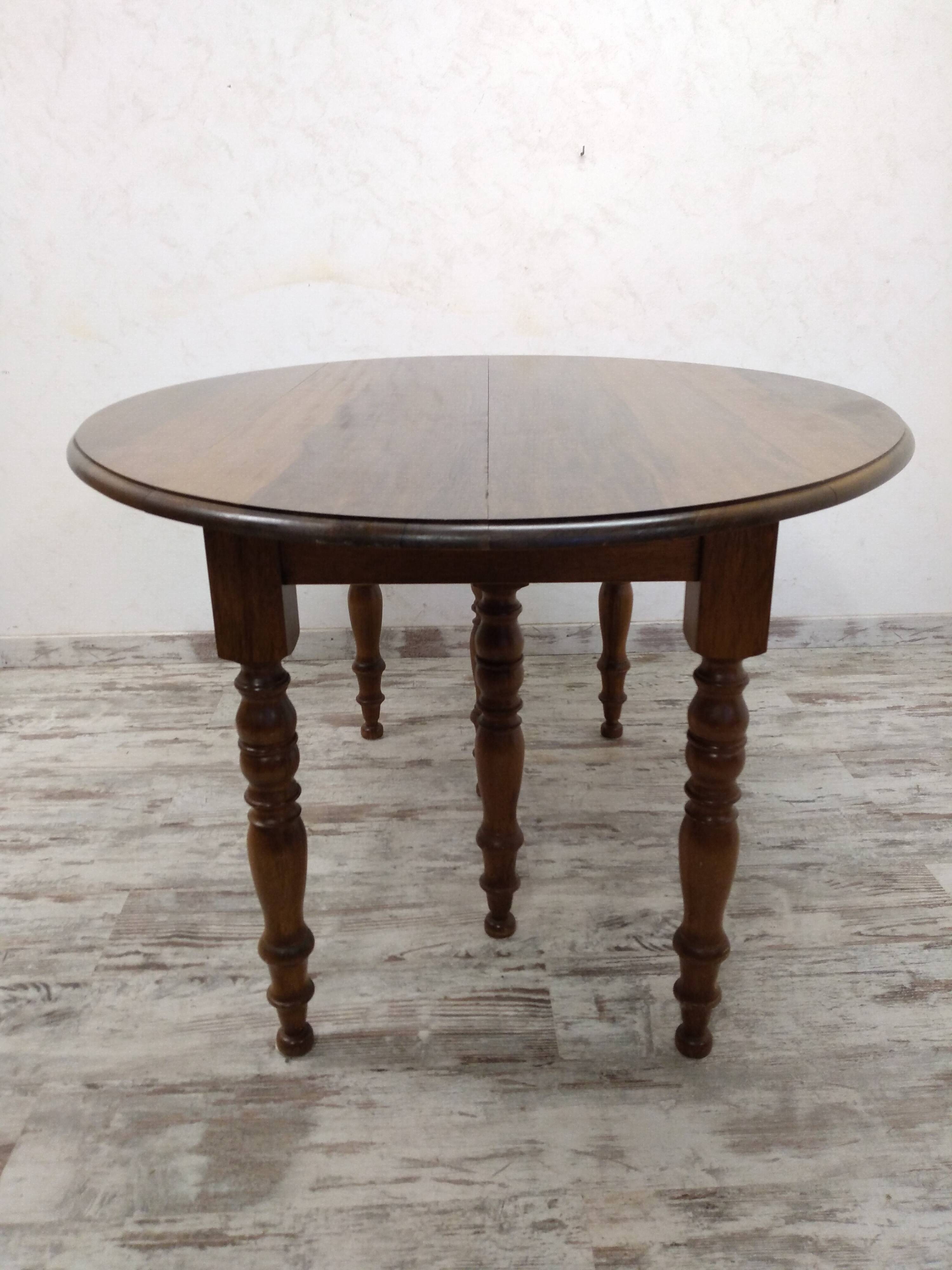 Flap table with extensions