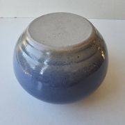 Vase boule en céramique couleur bleue Non signé