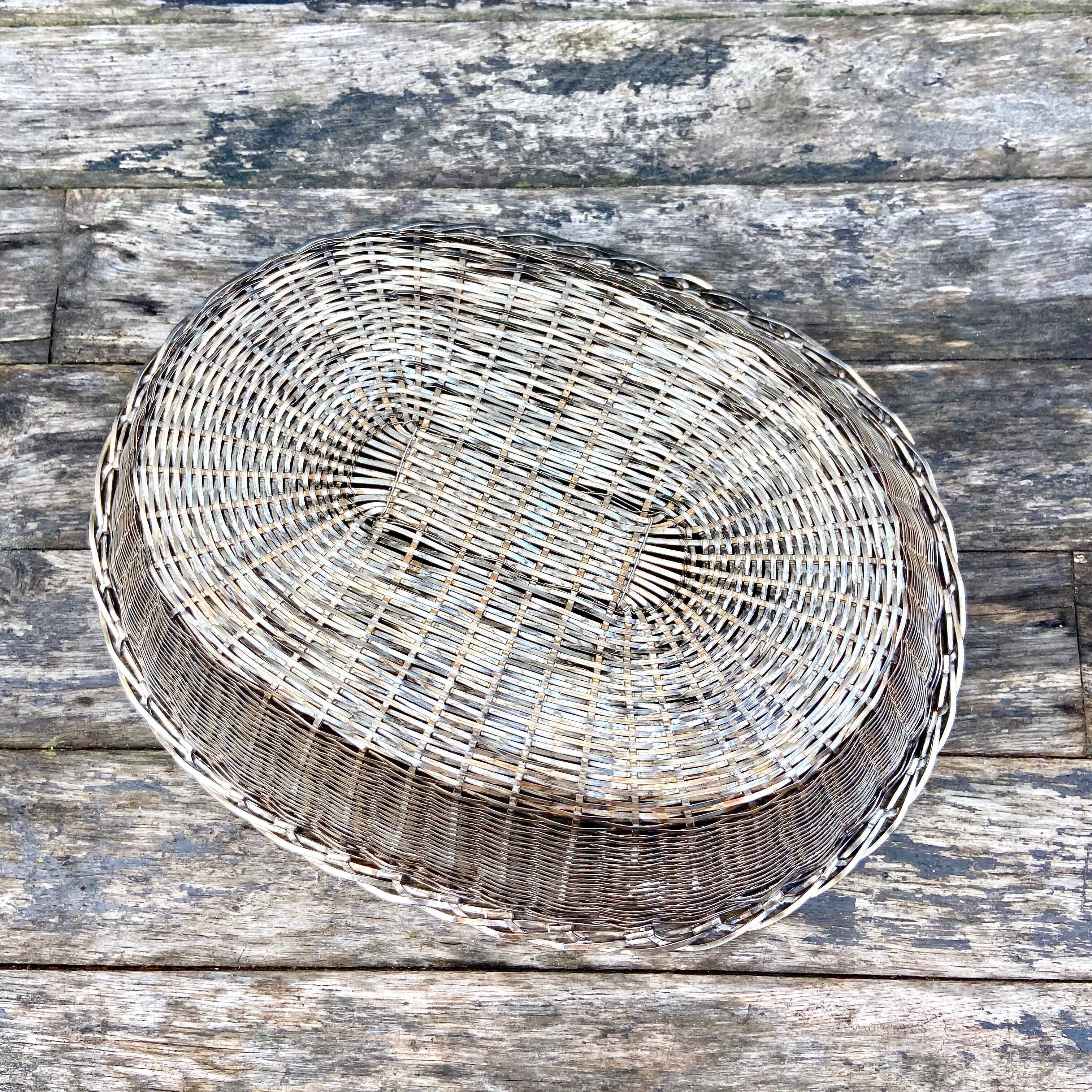 Panier en métal tressé
