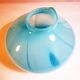 Vase en verre satiné bleu clair