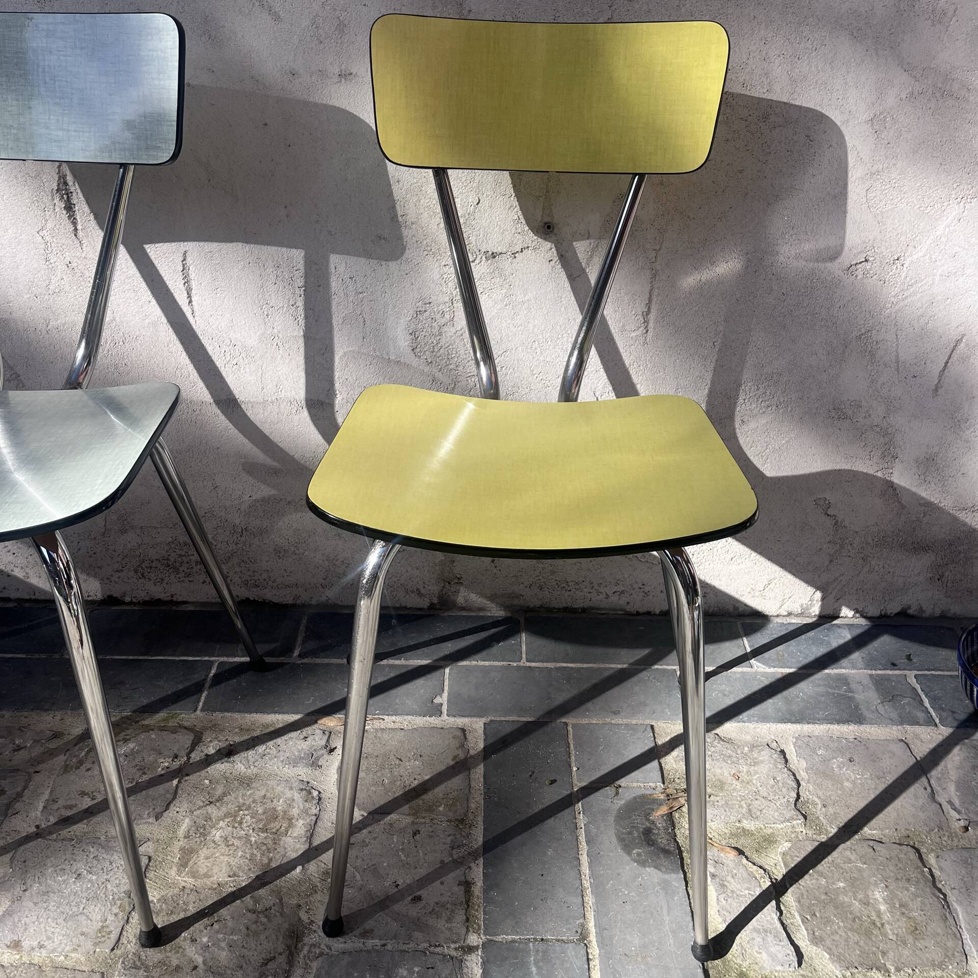 4 chaises en formica