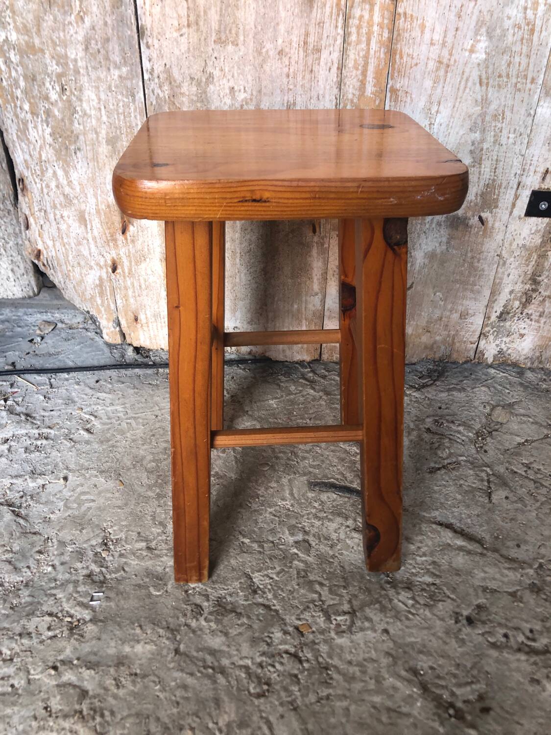 Ancien tabouret bois clair vintage