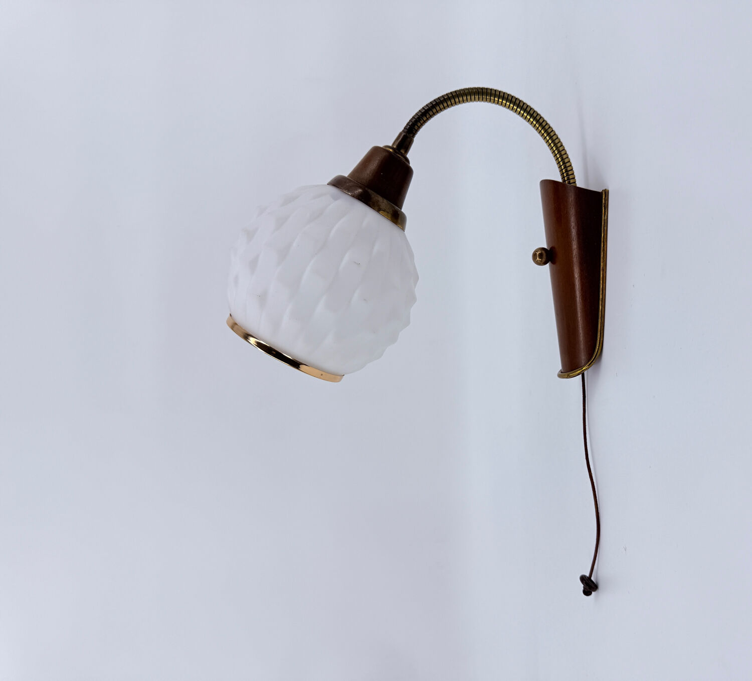 Vintage teak wall lamp