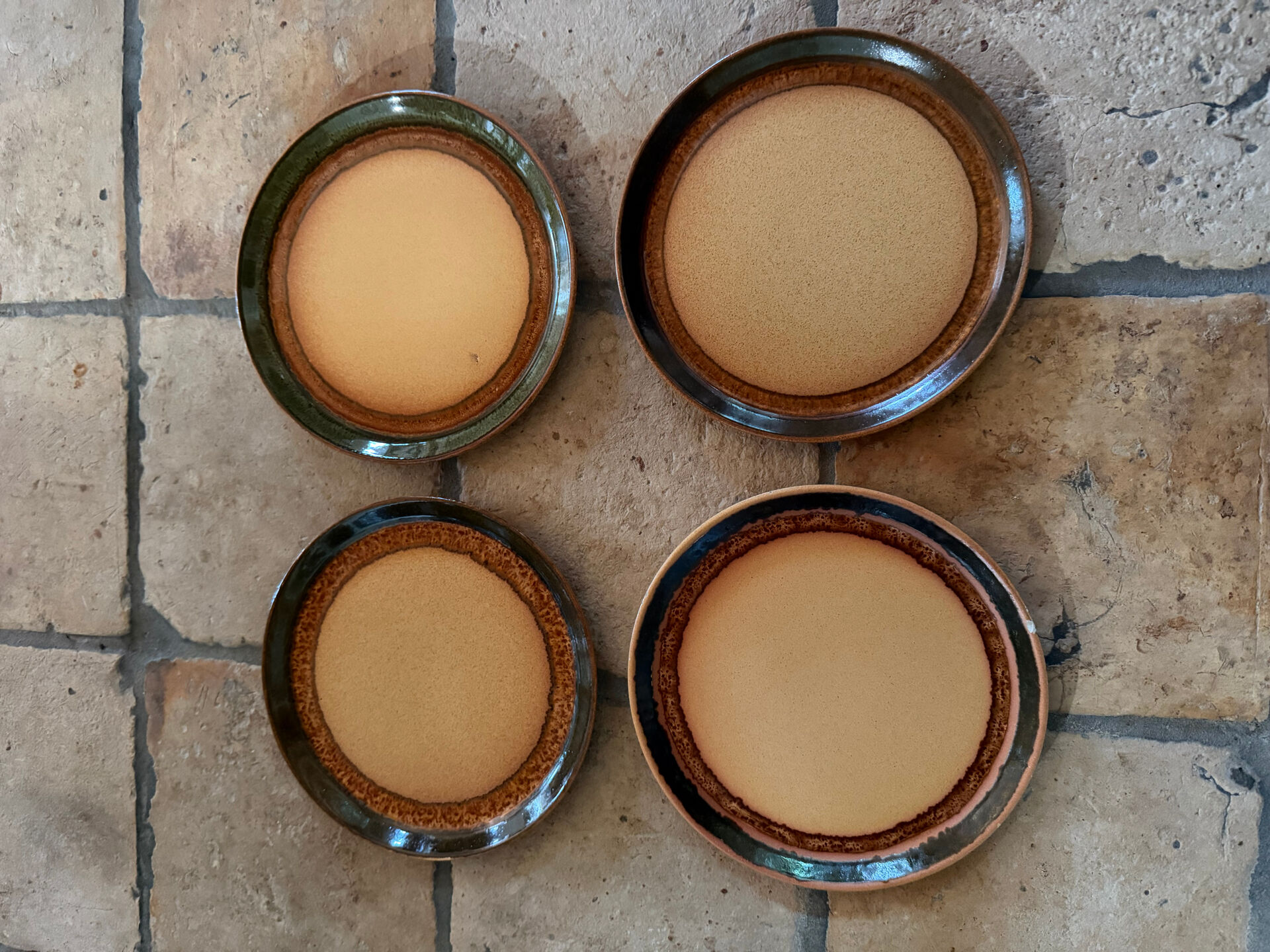 Assiettes à dessert en grès Badonviller