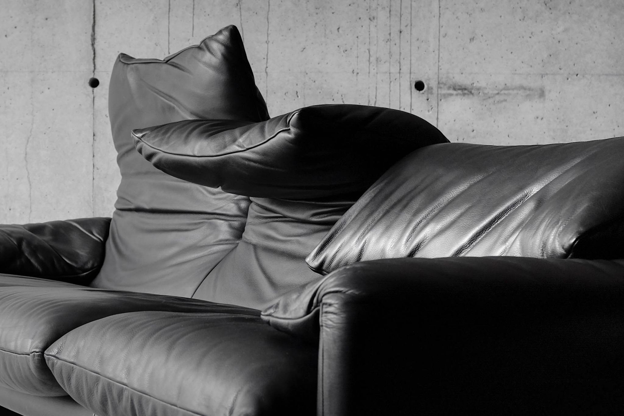 Maralunga black leather sofa 3 seater, Vico Magistretti for Cassina