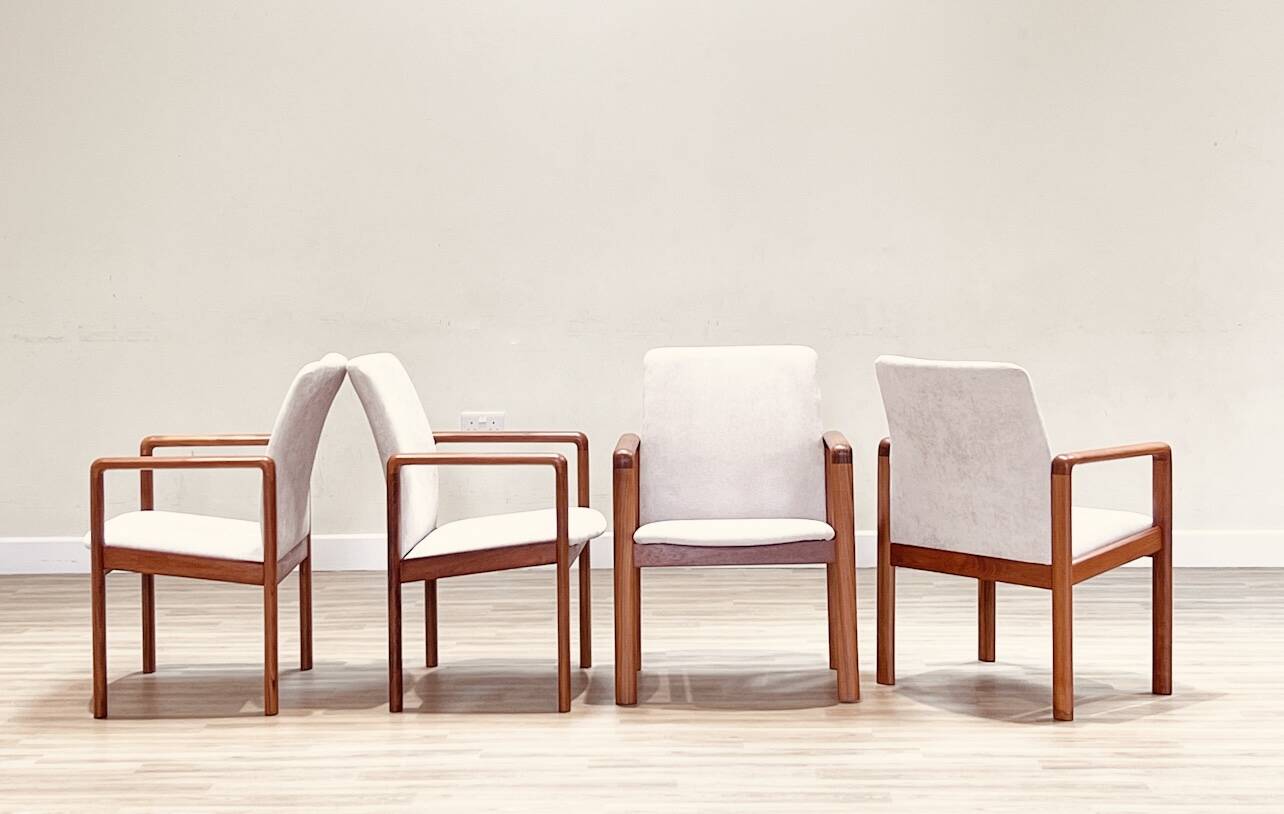 Suite de quatre fauteuils de Dyrlund en teck