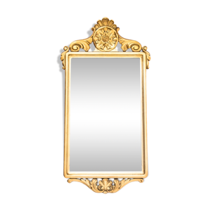 Miroir antique dans un cadre doré,