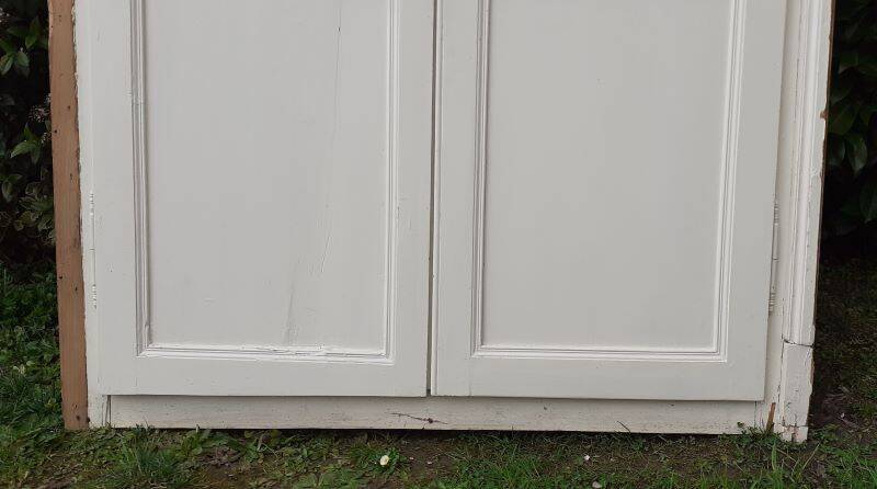 Pair of 19th-century cupboard doors and their frame (1st), woodwork