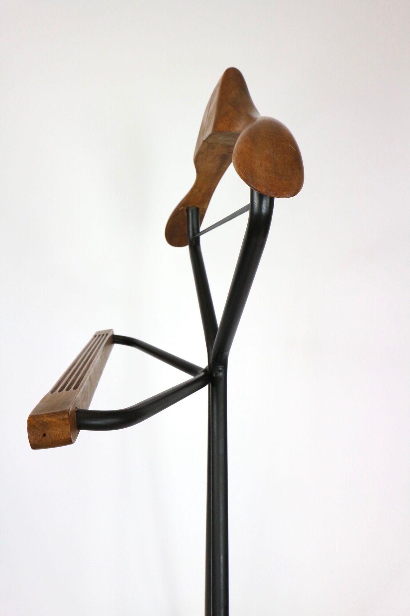 Valet serviteur muding années 60 vintage bois et métal peint en noir