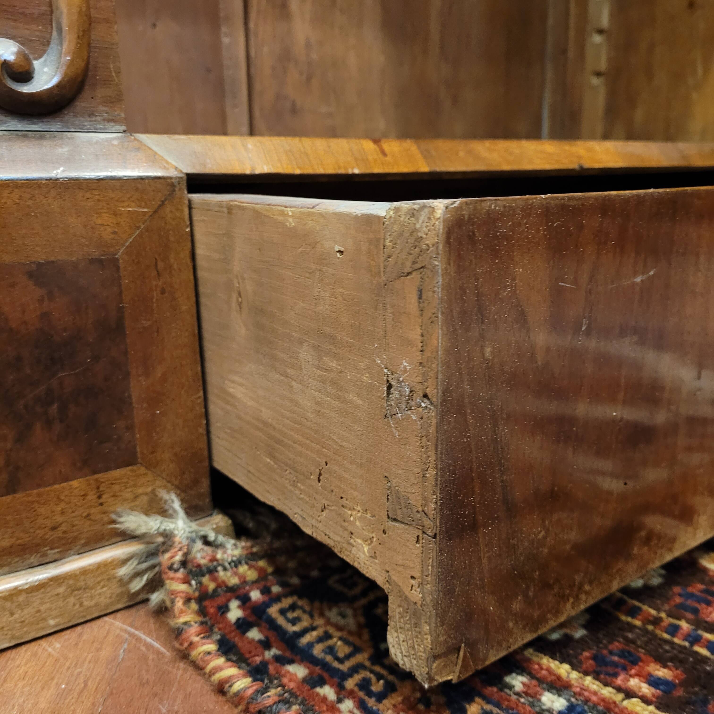 Armario / Gabinete estilo Biedermeier, madera de fresno, circa 1840 – Alemania