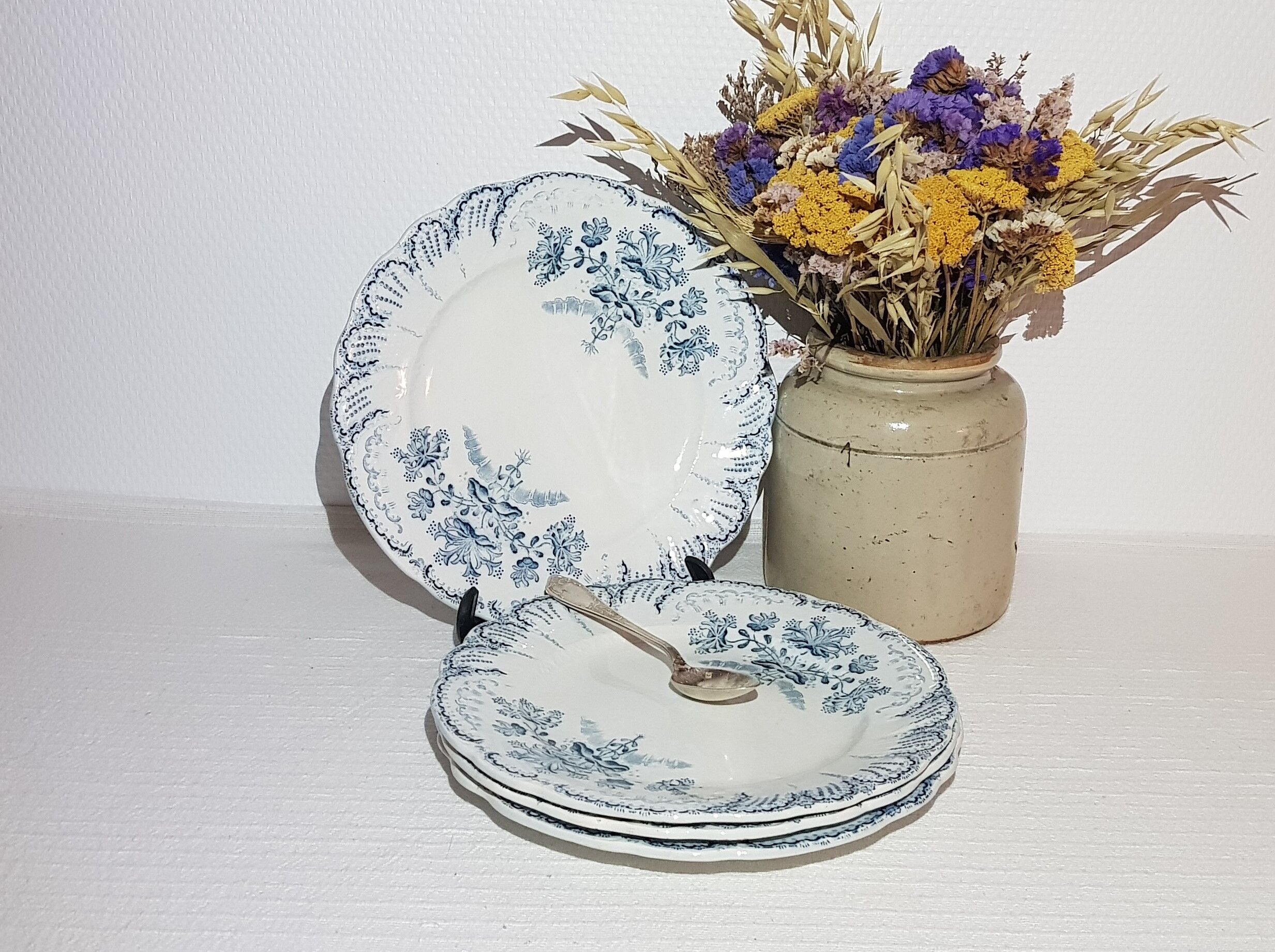 Set of 4 dessert plates in earthenware of St Amand model Regency, iron earth