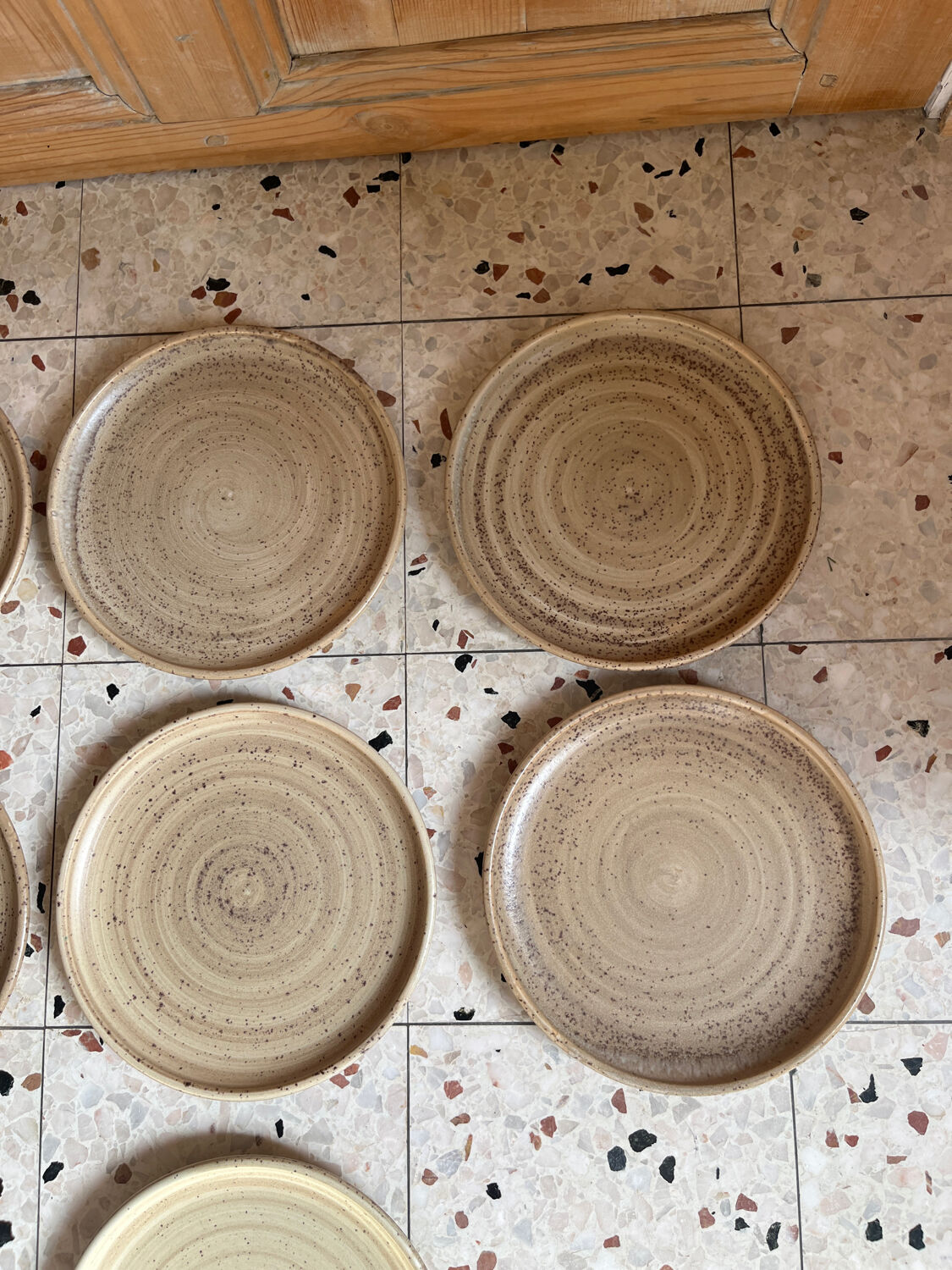 7 dessert plates in stoneware