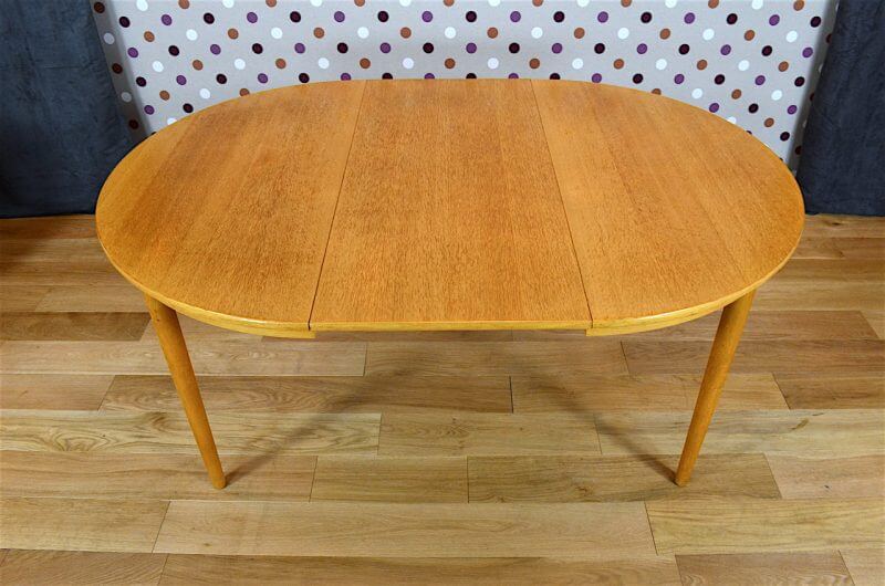 Scandinavian design round table in blond oak Farstrup vintage 1960
