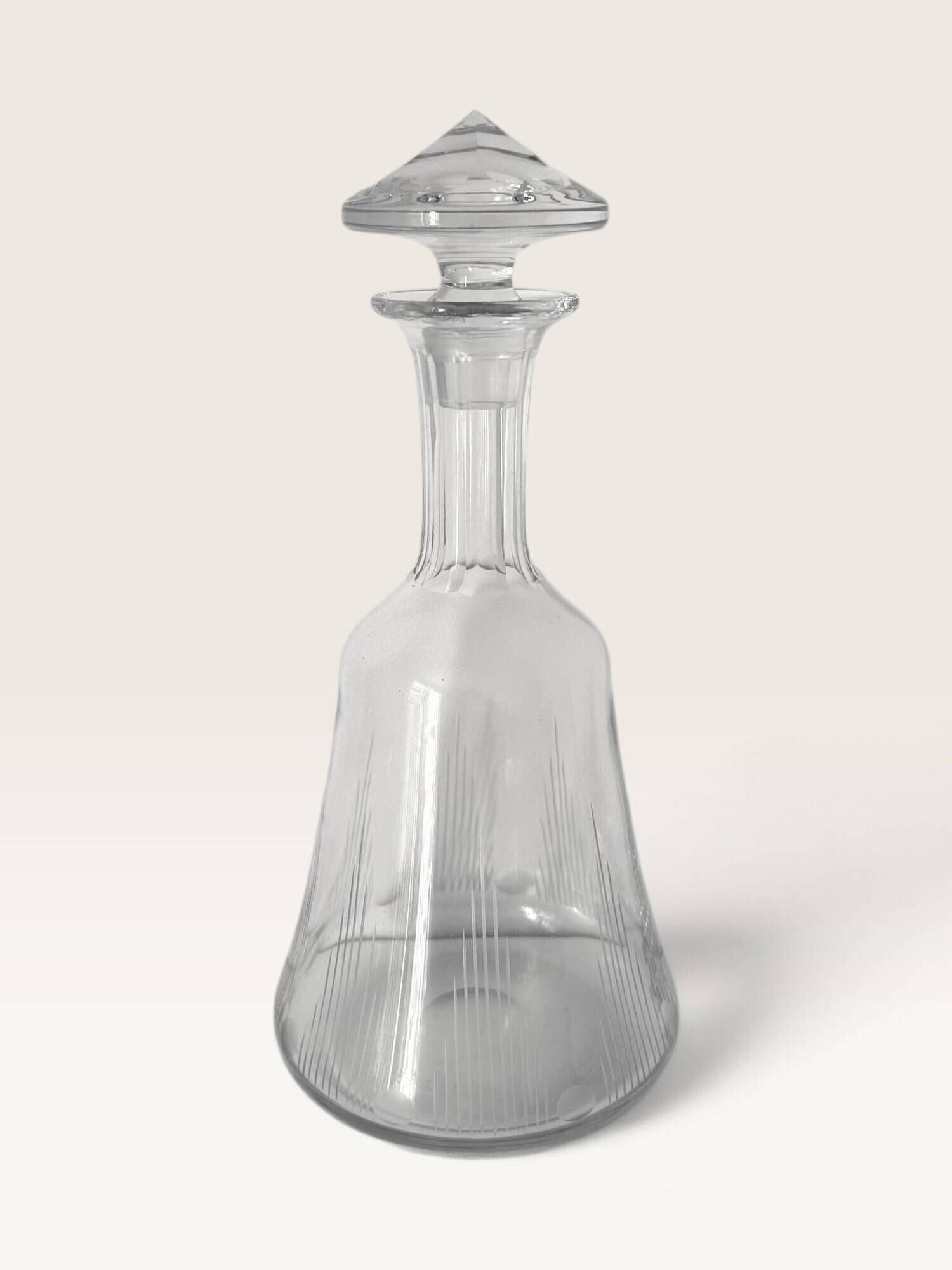 Art Deco whisky carafe in cut and engraved glass
