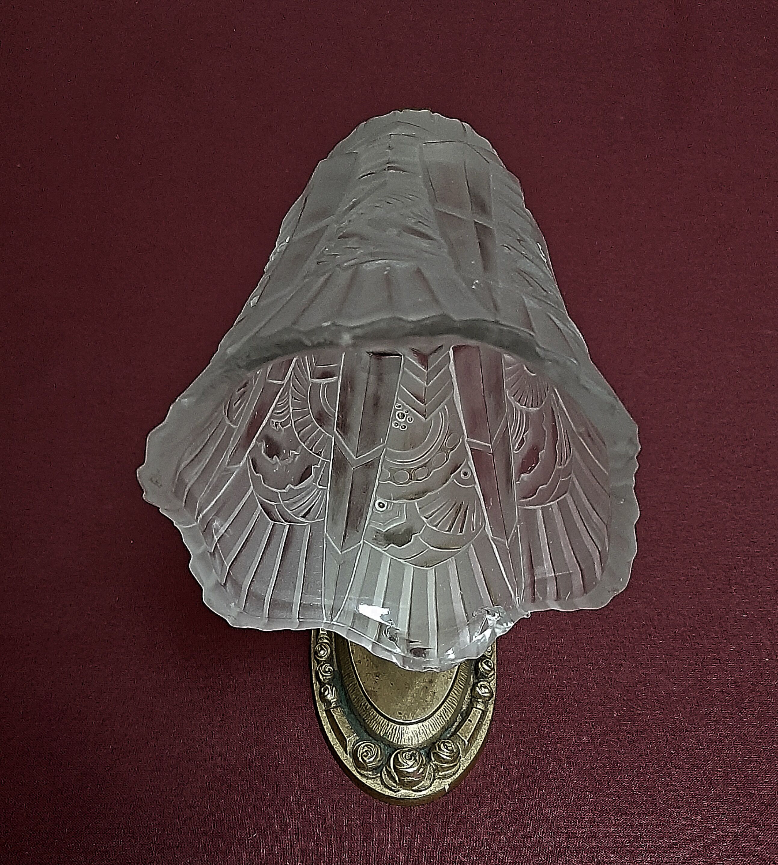 Art deco period wall lamp, tulip signed maynadier