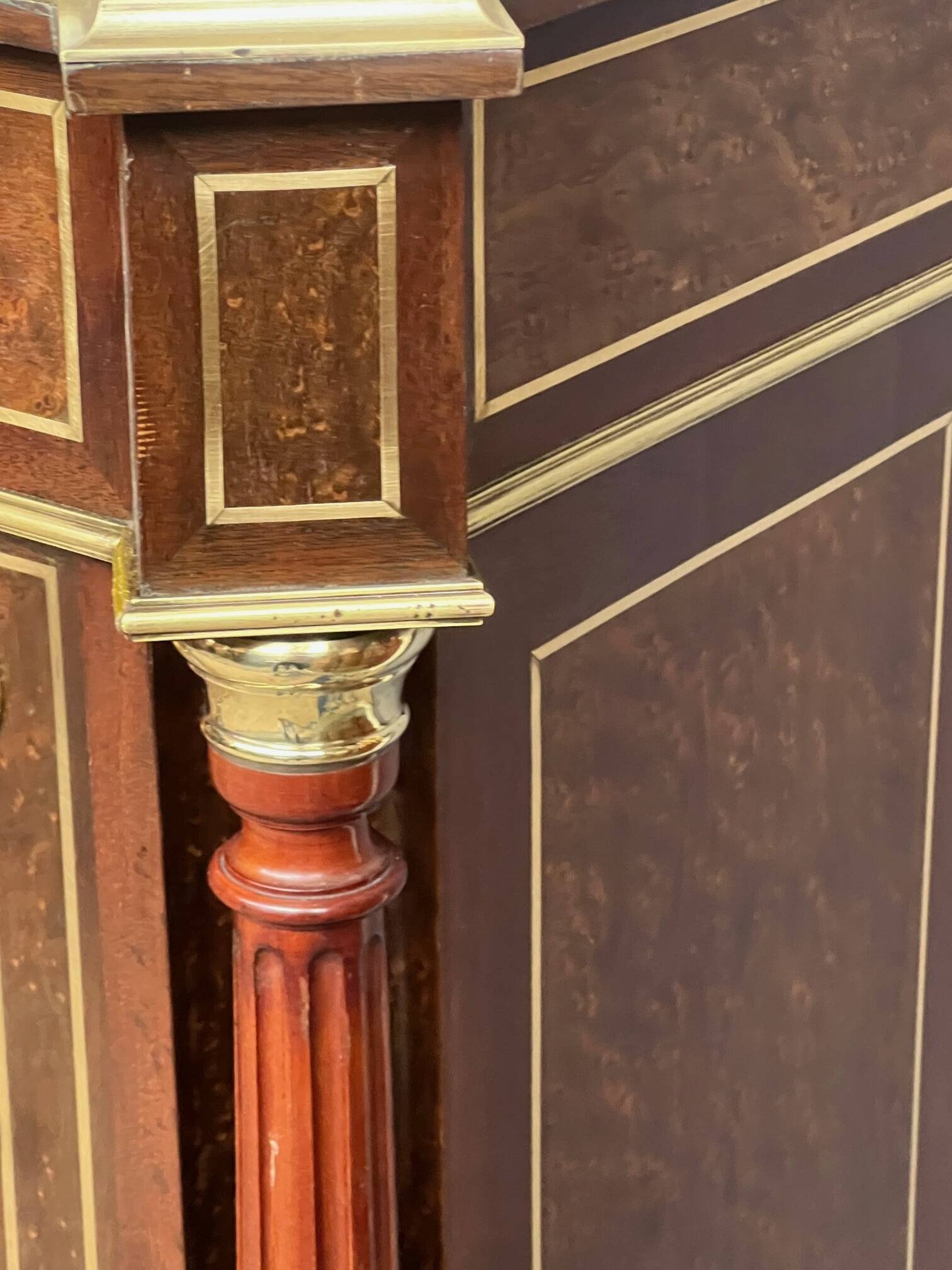 Elegant Napoleon III style commode. Marquetry in precious wood. Gilded bronze, marble top.