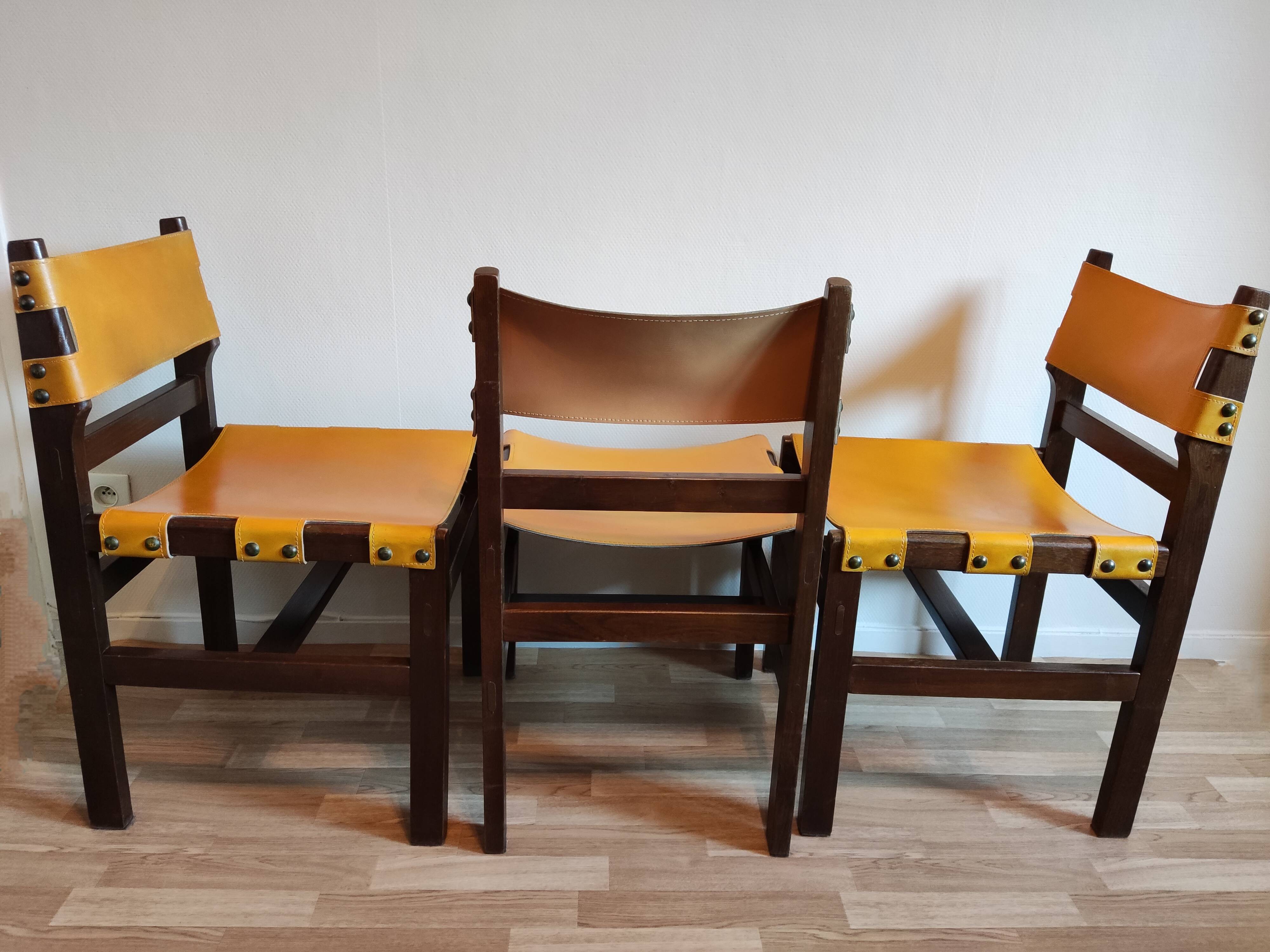 Chaises bois et cuir des années 70