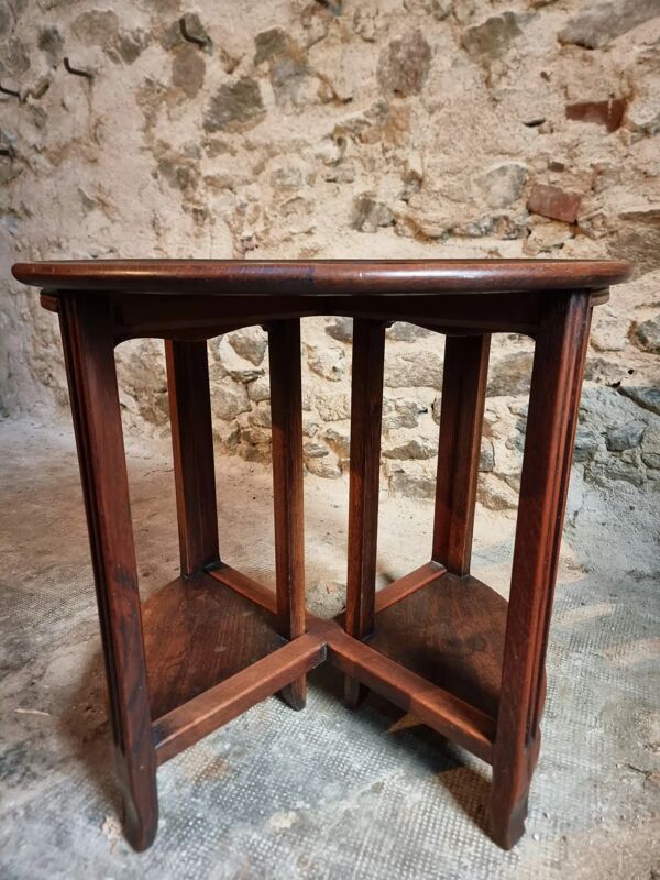 Ensemble de tables gigognes vintage en chêne, table basse ronde des années 1960 avec deux tables d'appoint intégrées