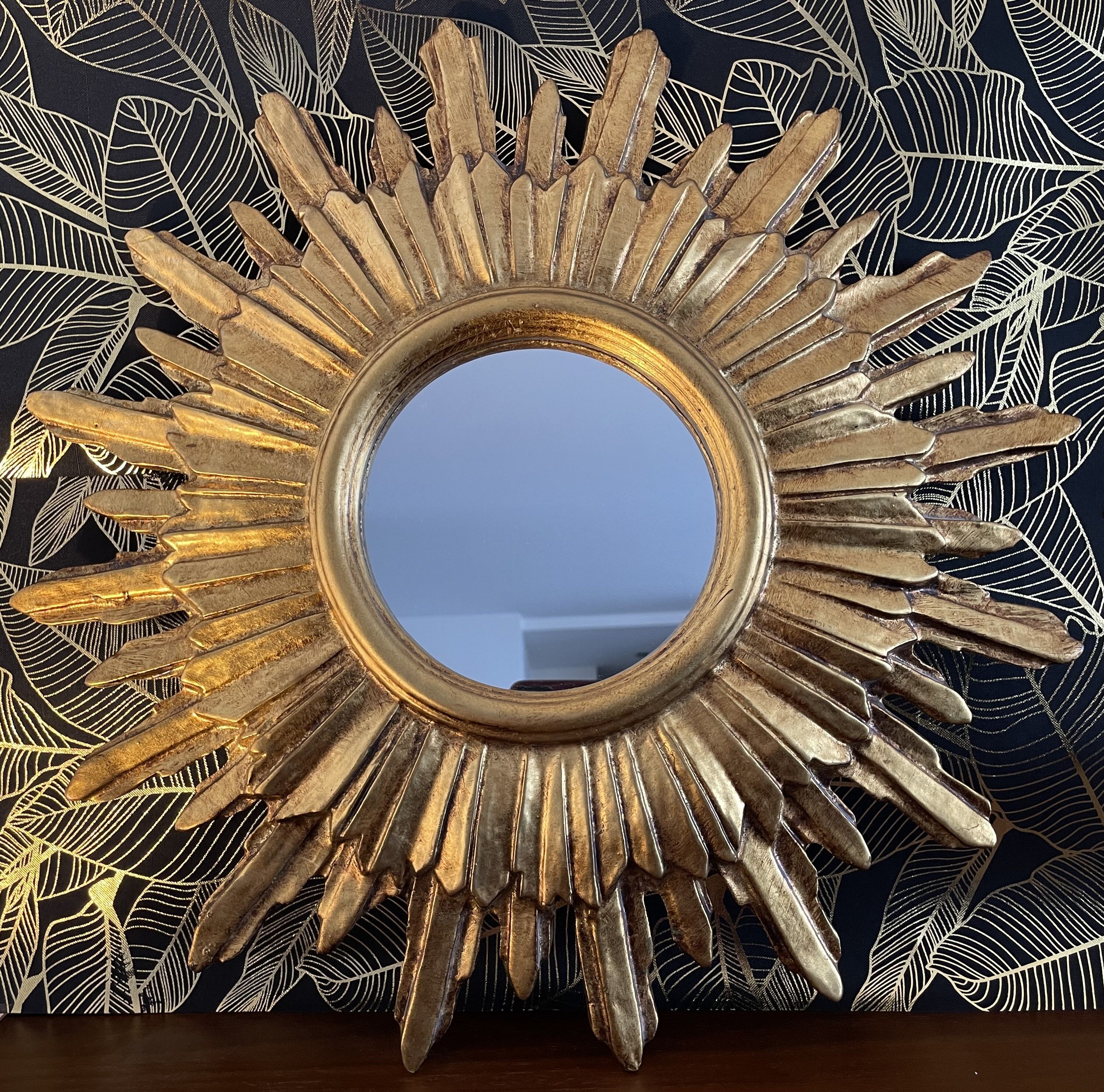 Miroir soleil bois feuille d’or 50 cm