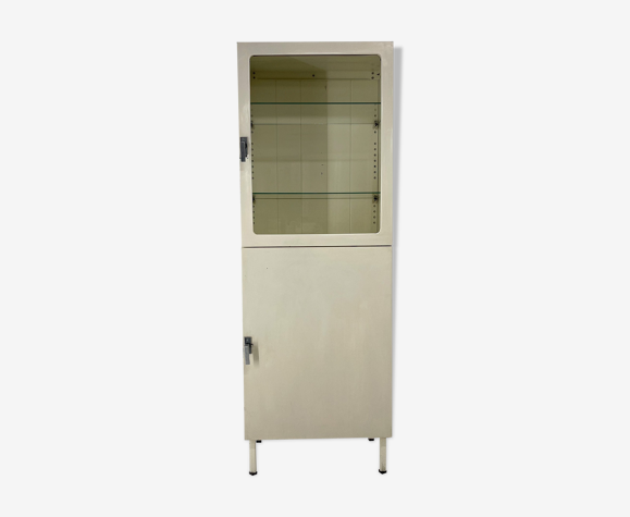 Cabinet médical de fer des années 1950, Tchécoslovaquie