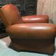 Fauteuil club moustache en cuir marron