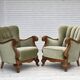 Fauteuil danois des années 1960, velours vert, bois de chêne sculpté.
