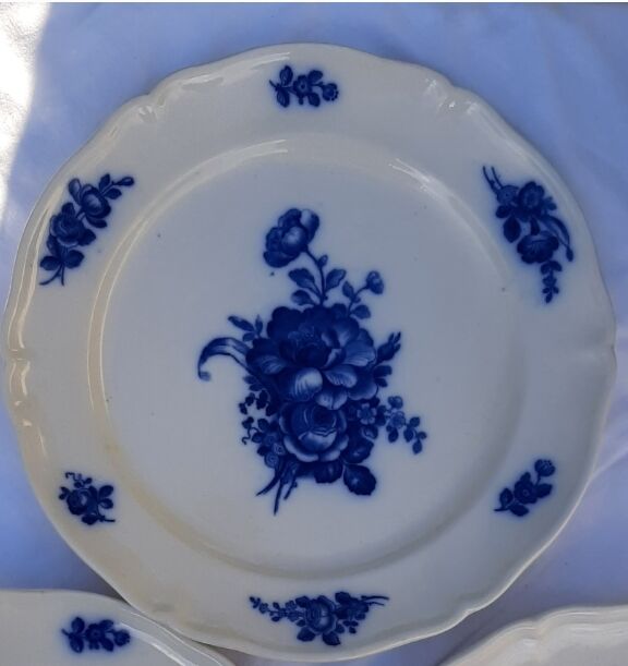 Ancient plates Blue flowers