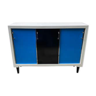 Tricolour enfilade