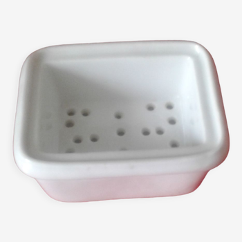 Porcelain soap dish