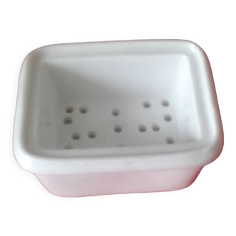 Porcelain soap dish