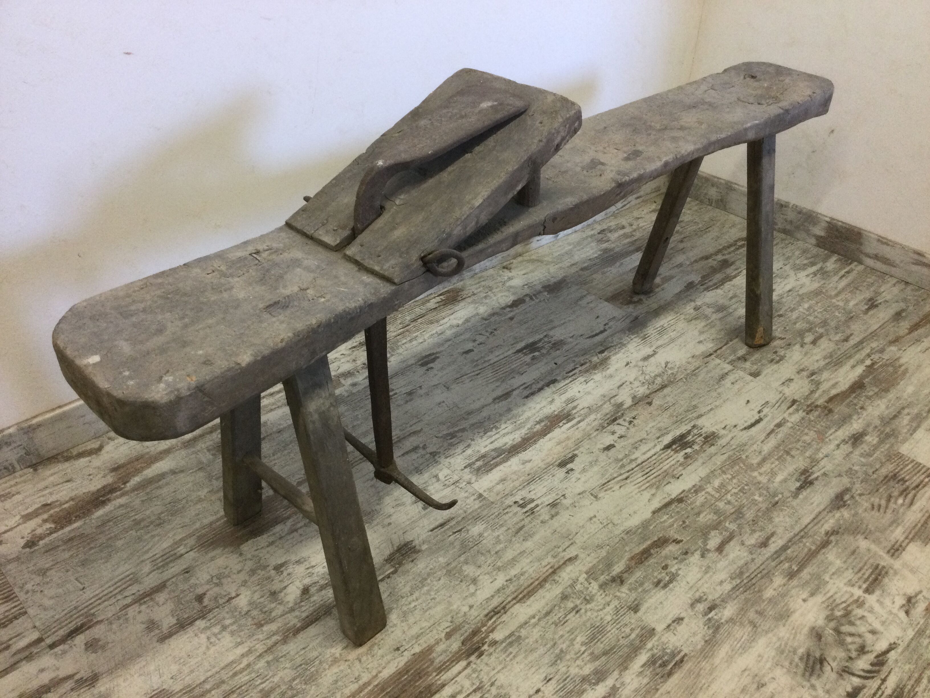 Donkey bench or bench to hover