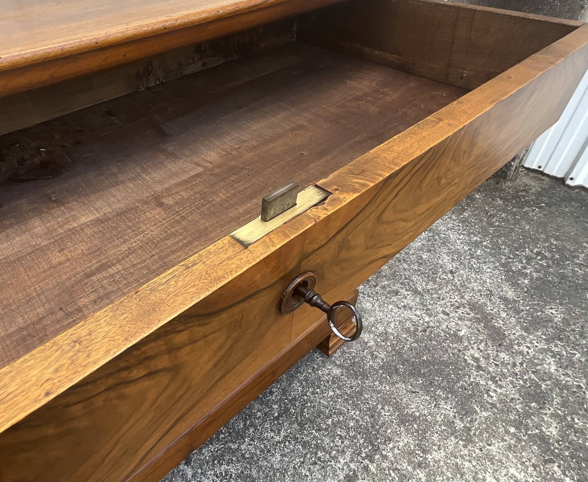 Louis-Philippe chest of drawers in burr walnut – Late 19th century