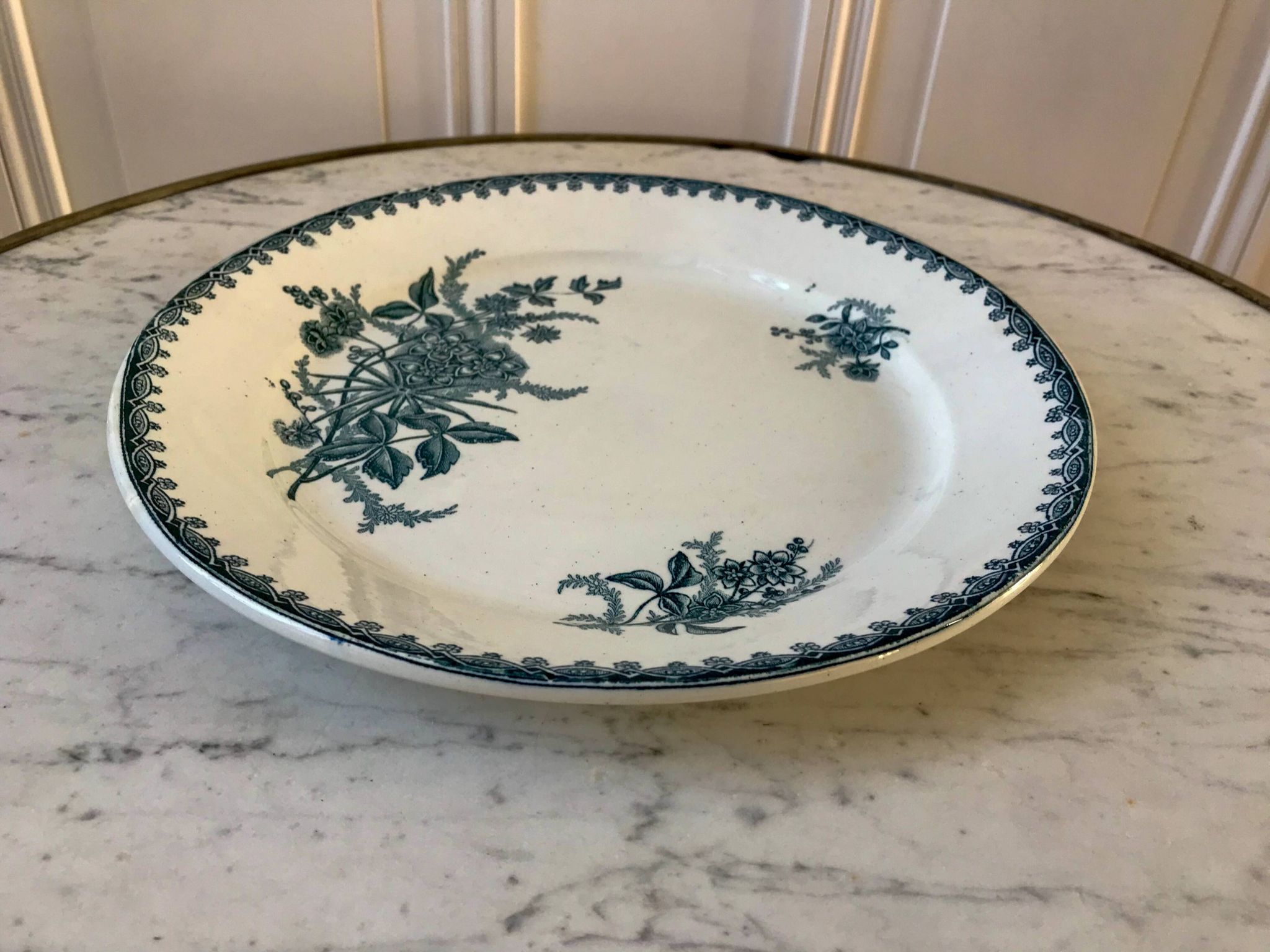 plat rond en Terre de Fer japonisant fin XIXème