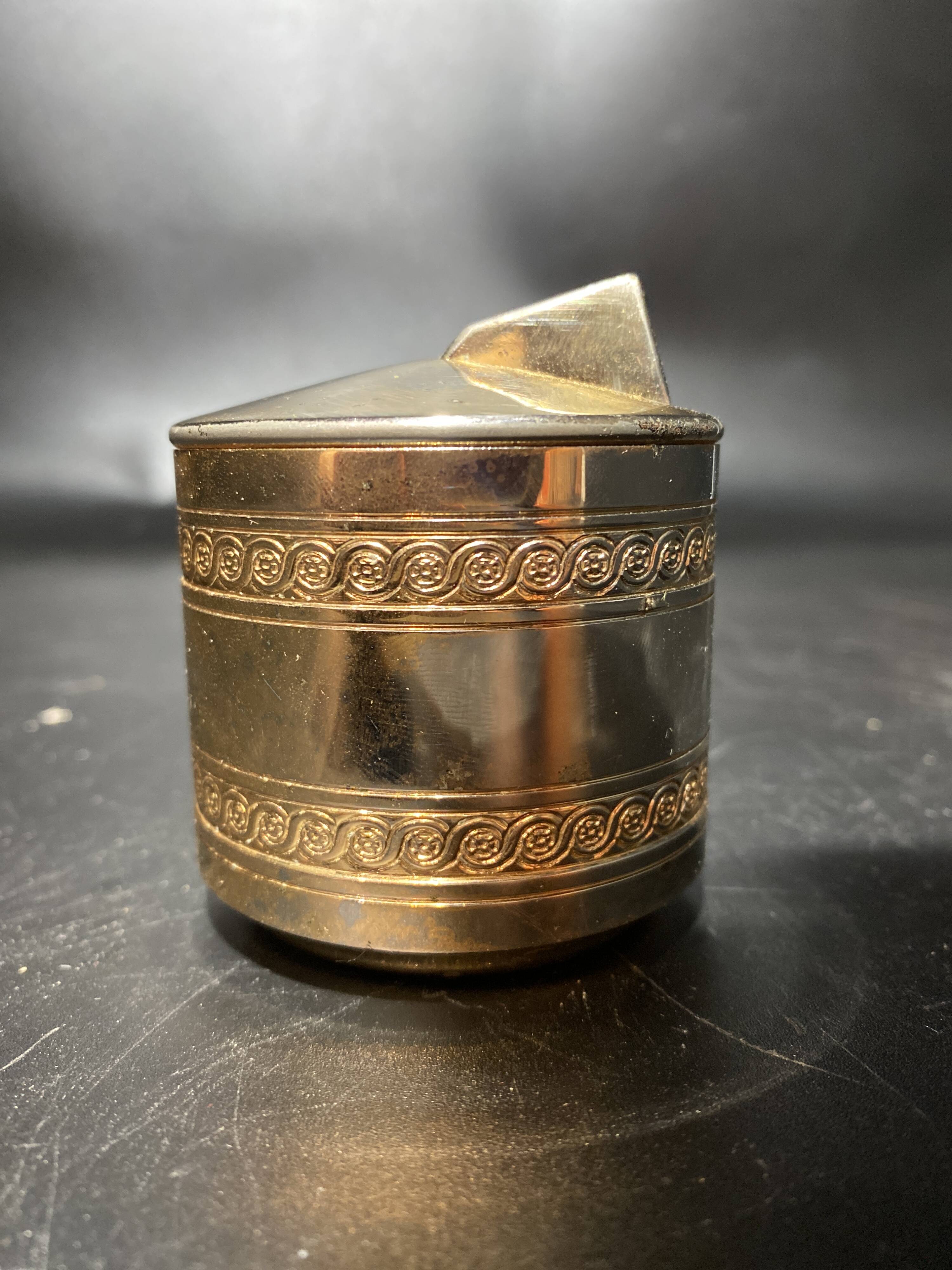 Flaminaire in gold metal