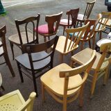 Lot de 20 chaises de bistrot bois dépareillé - vintage