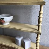 Skated wooden coil shelf