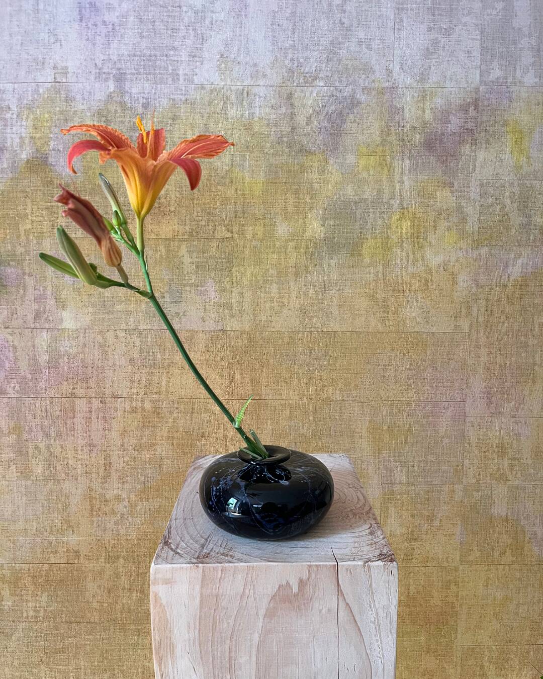 Flat blown glass soliflore - Silver glitter inclusions - France 60s-70s