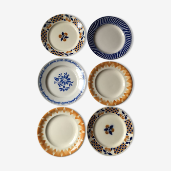 Six assiettes plates  dépareillées en brun et bleu