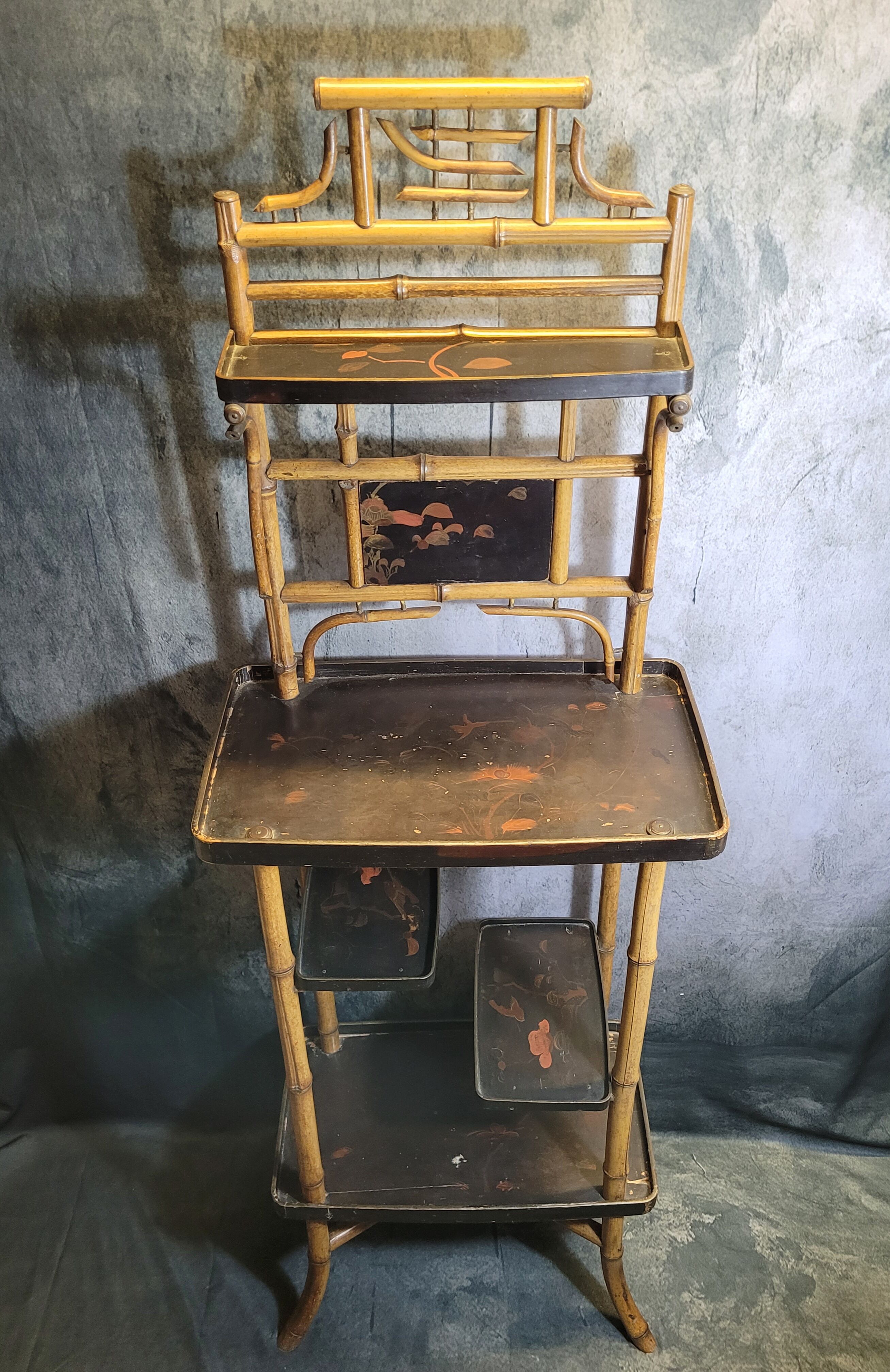 Shelf in bamboo and asian lacquer