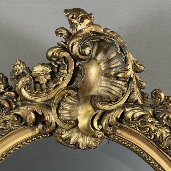 Miroir ovale en bois doré de style Louis XV, XIXe siècle