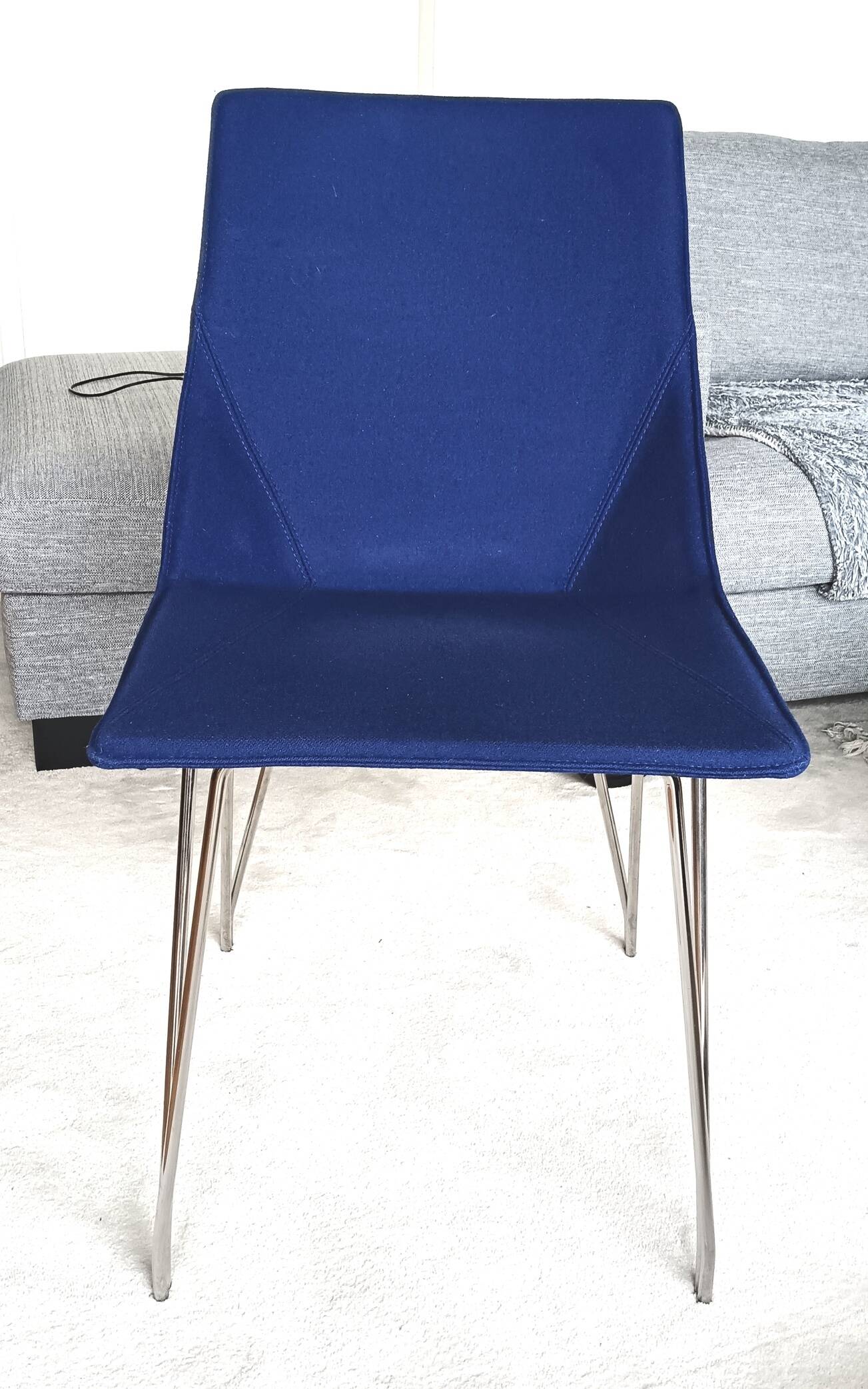 Chaise cinna design en trés bon état