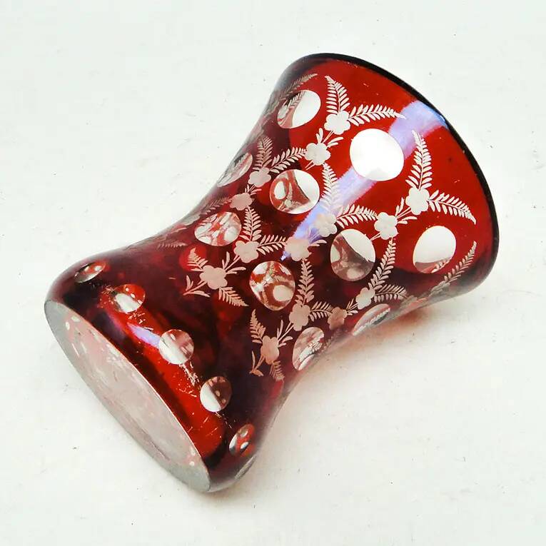 Verre Biedermeier, verre rouge, République tchèque, 19e siècle